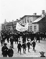 TemaFörsta majArbetarrörelsen har sedan 1880-talet använt första maj som demonstrationsdag. Här har vi samlat några exempel på tal som framförts i samband med svenska första maj-demonstrationer.
